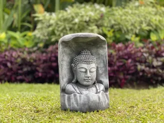 Anwar - Buddha Büste, Relief im Baumstamm, 28,5 cm H | Steinguss 